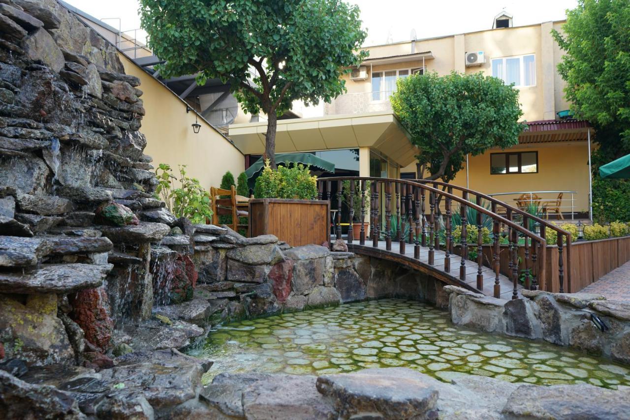 Elko Hotel Jerevan Buitenkant foto