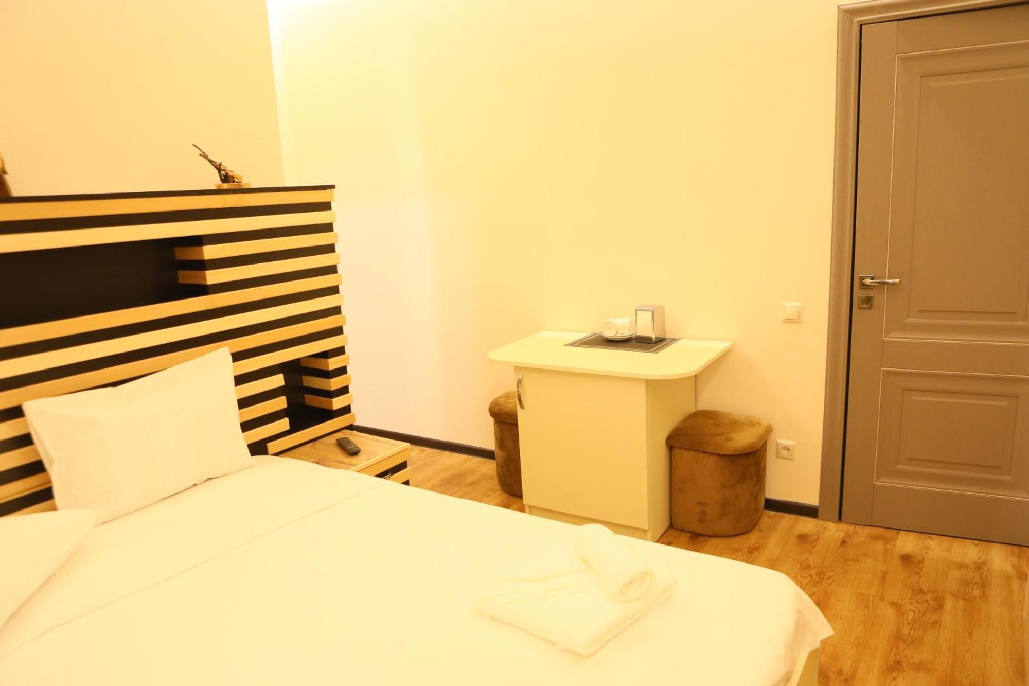 Elko Hotel Jerevan Buitenkant foto