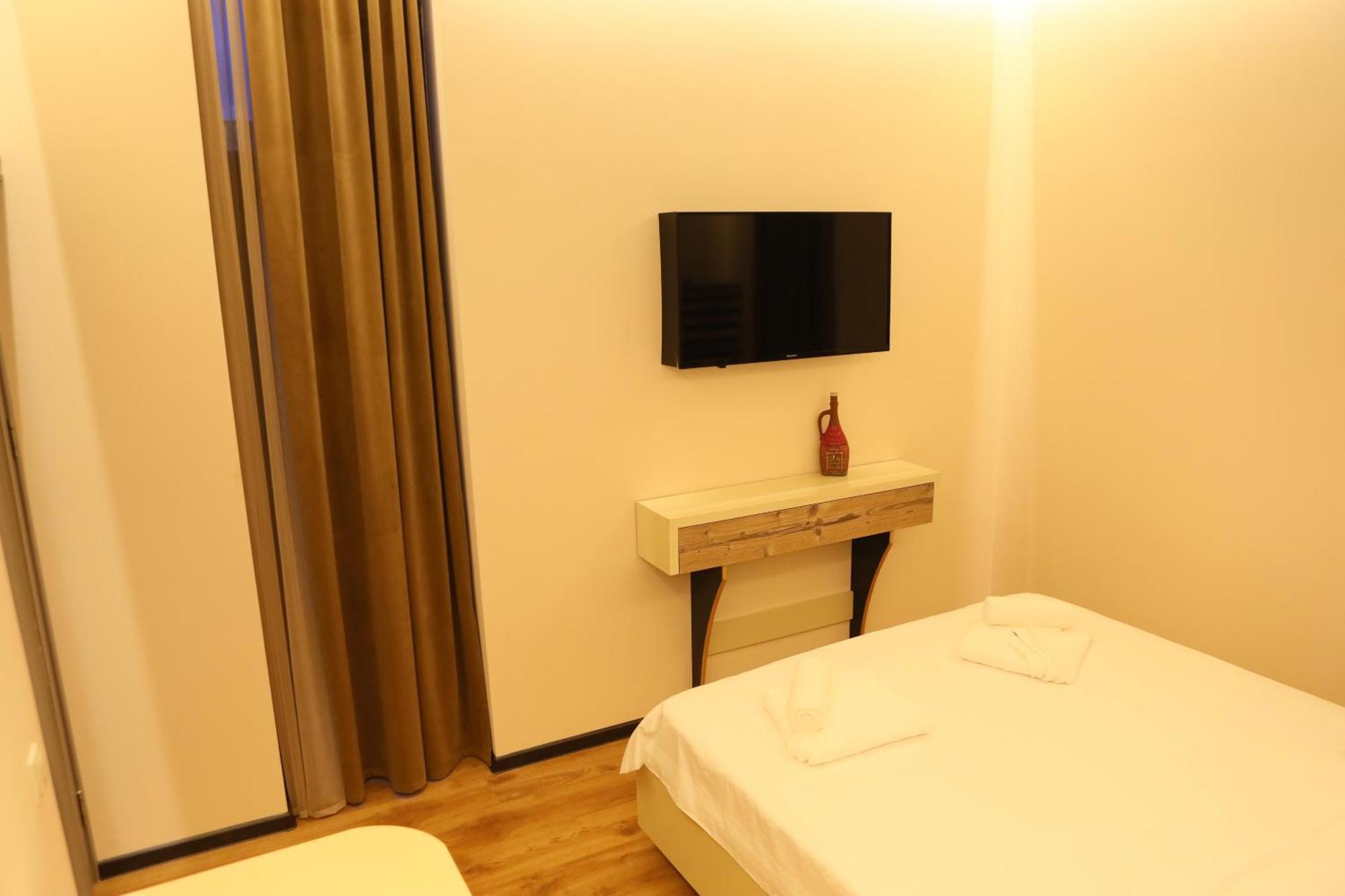 Elko Hotel Jerevan Buitenkant foto