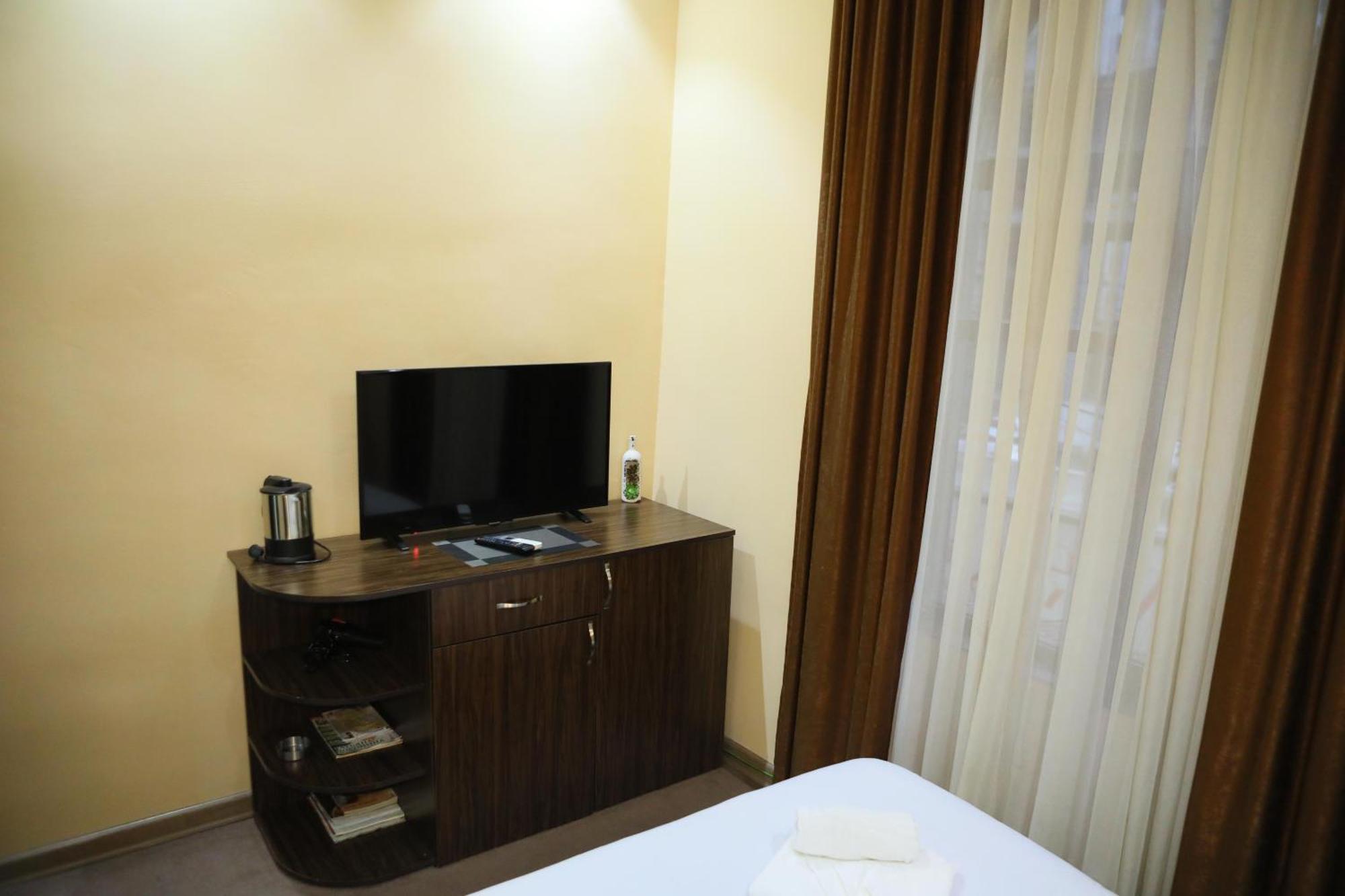 Elko Hotel Jerevan Buitenkant foto