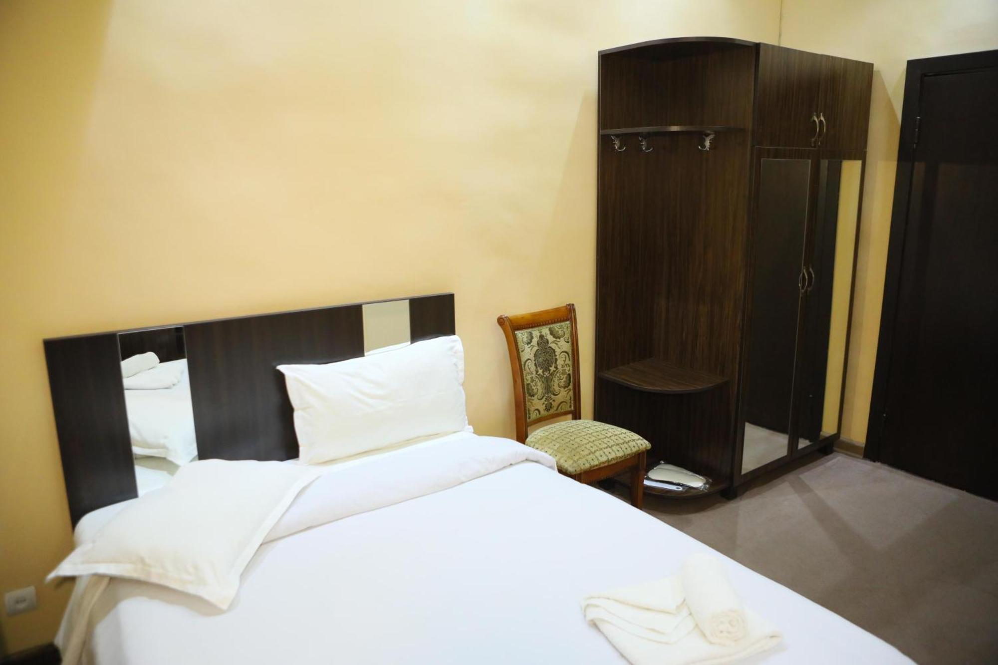 Elko Hotel Jerevan Buitenkant foto