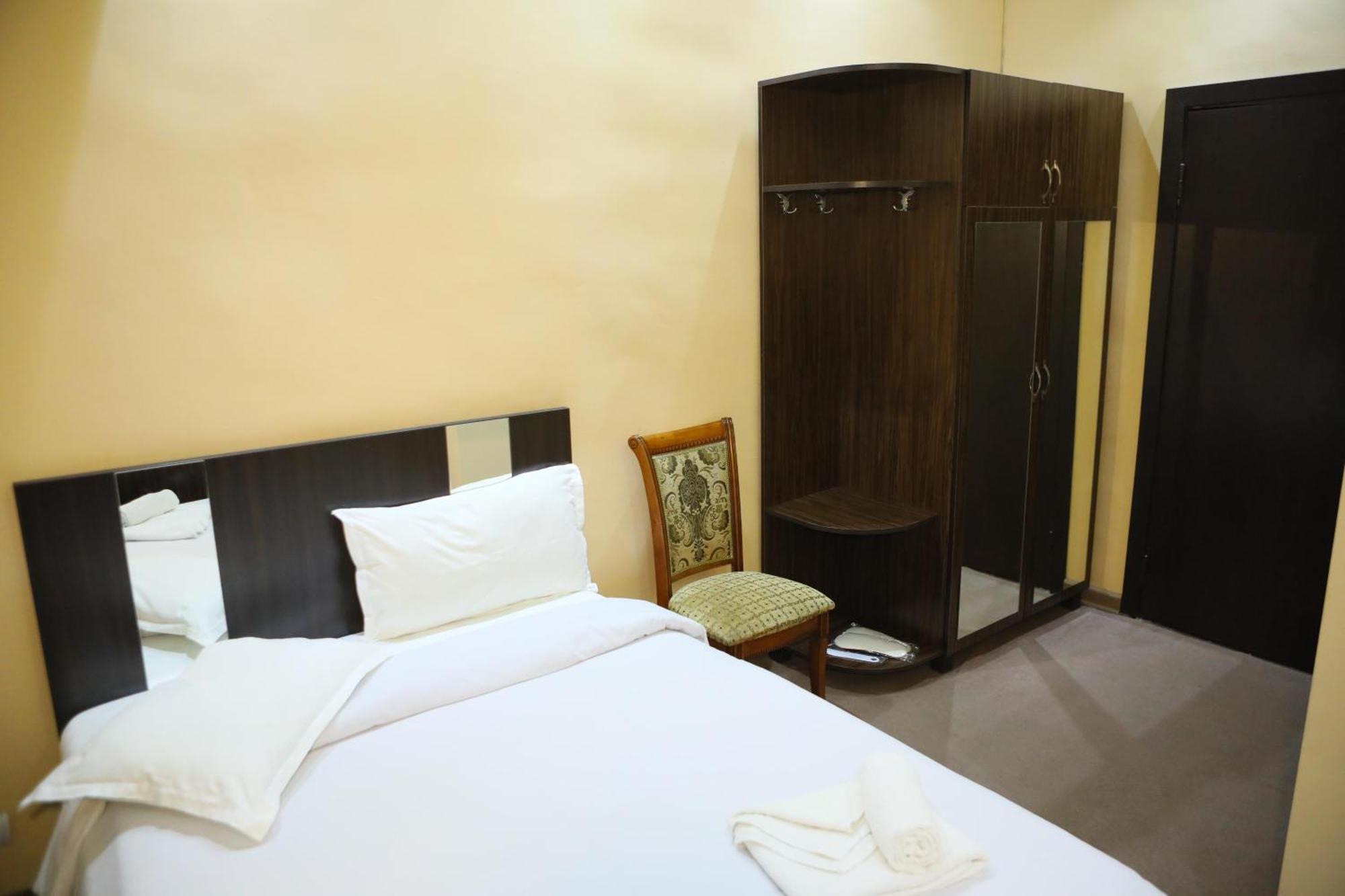 Elko Hotel Jerevan Buitenkant foto