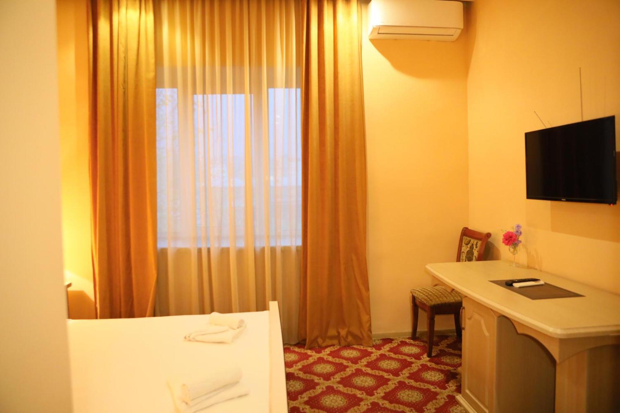 Elko Hotel Jerevan Buitenkant foto