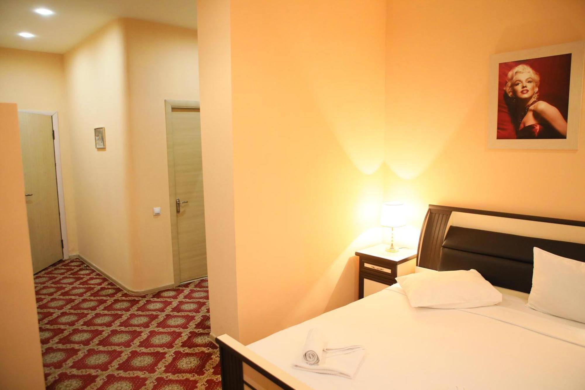 Elko Hotel Jerevan Buitenkant foto