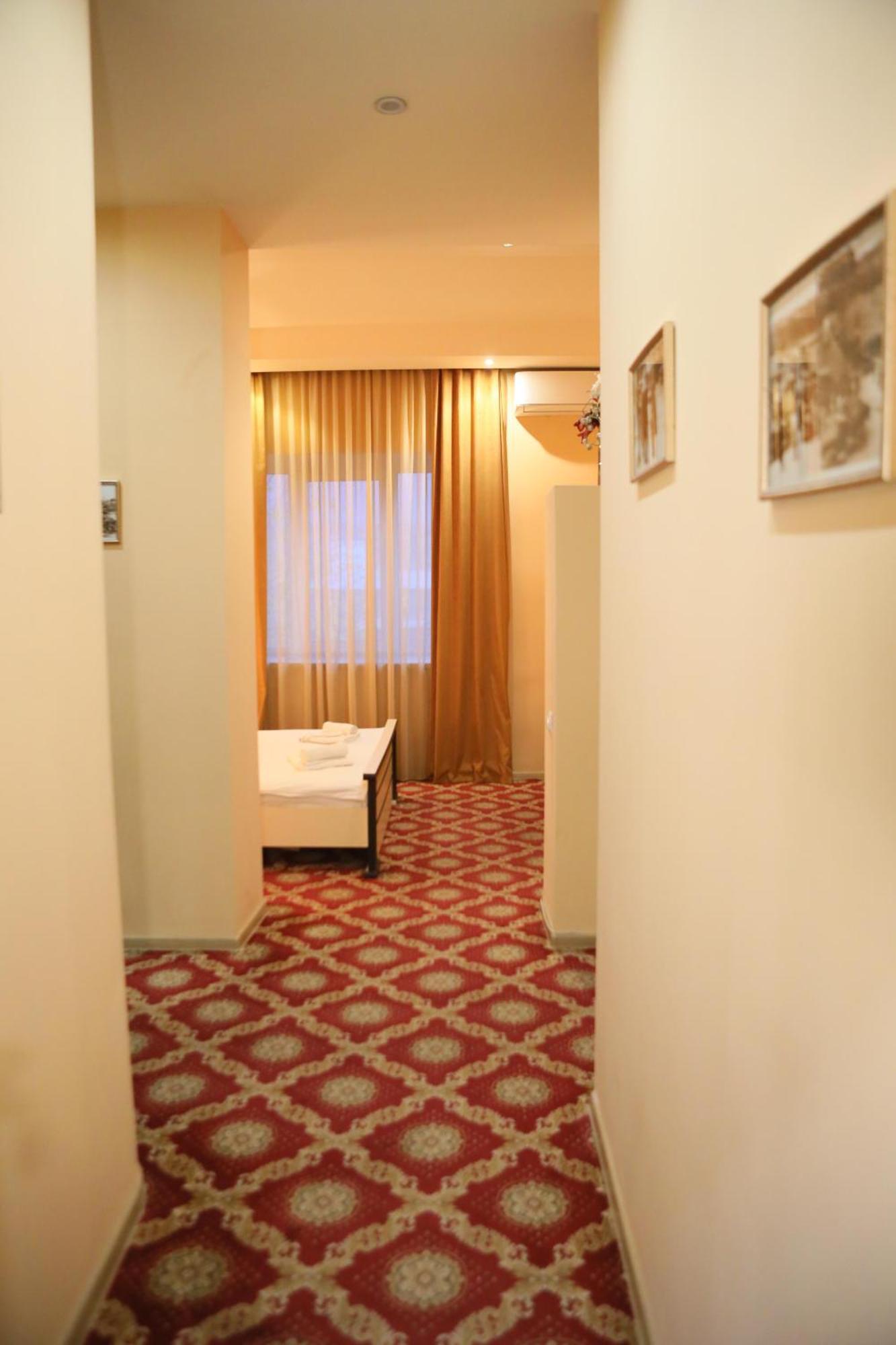 Elko Hotel Jerevan Buitenkant foto