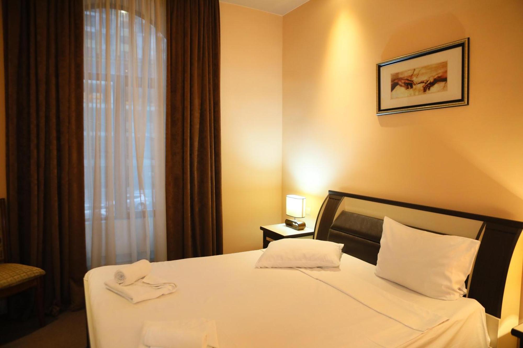 Elko Hotel Jerevan Buitenkant foto