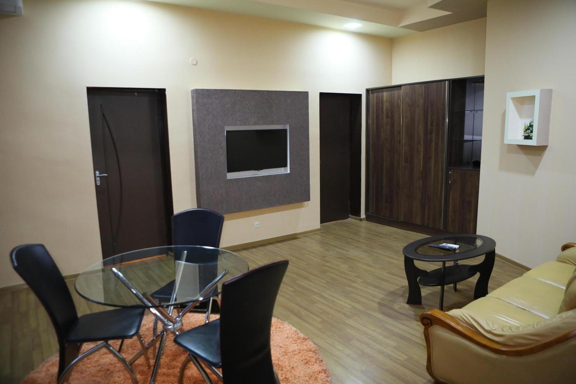 Elko Hotel Jerevan Buitenkant foto