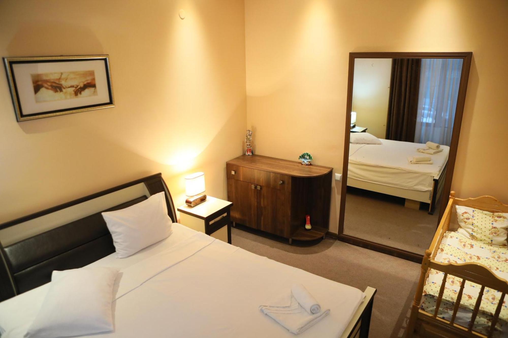 Elko Hotel Jerevan Buitenkant foto