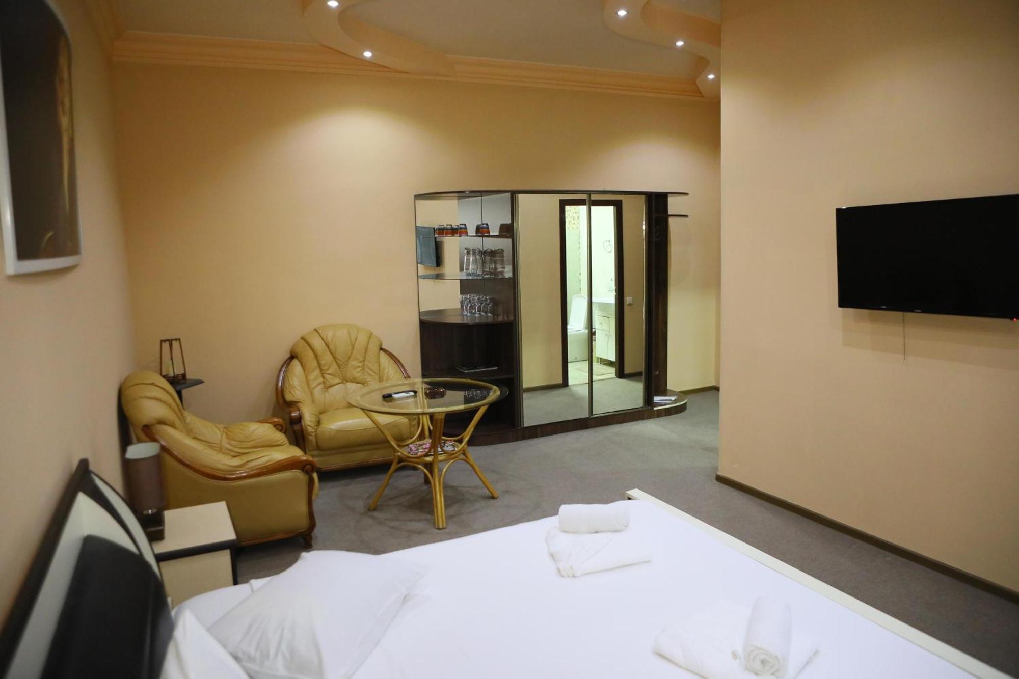 Elko Hotel Jerevan Buitenkant foto
