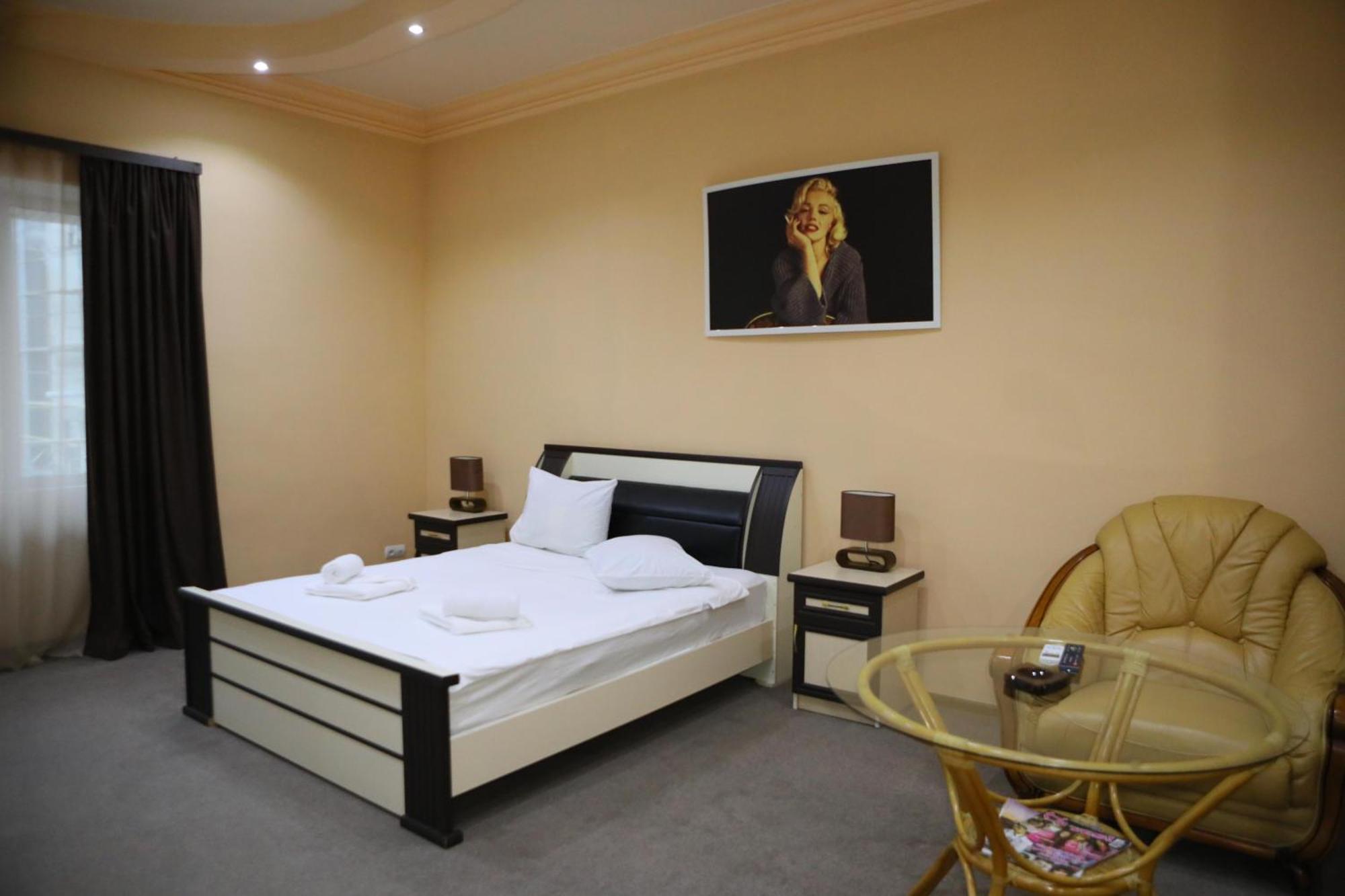 Elko Hotel Jerevan Buitenkant foto