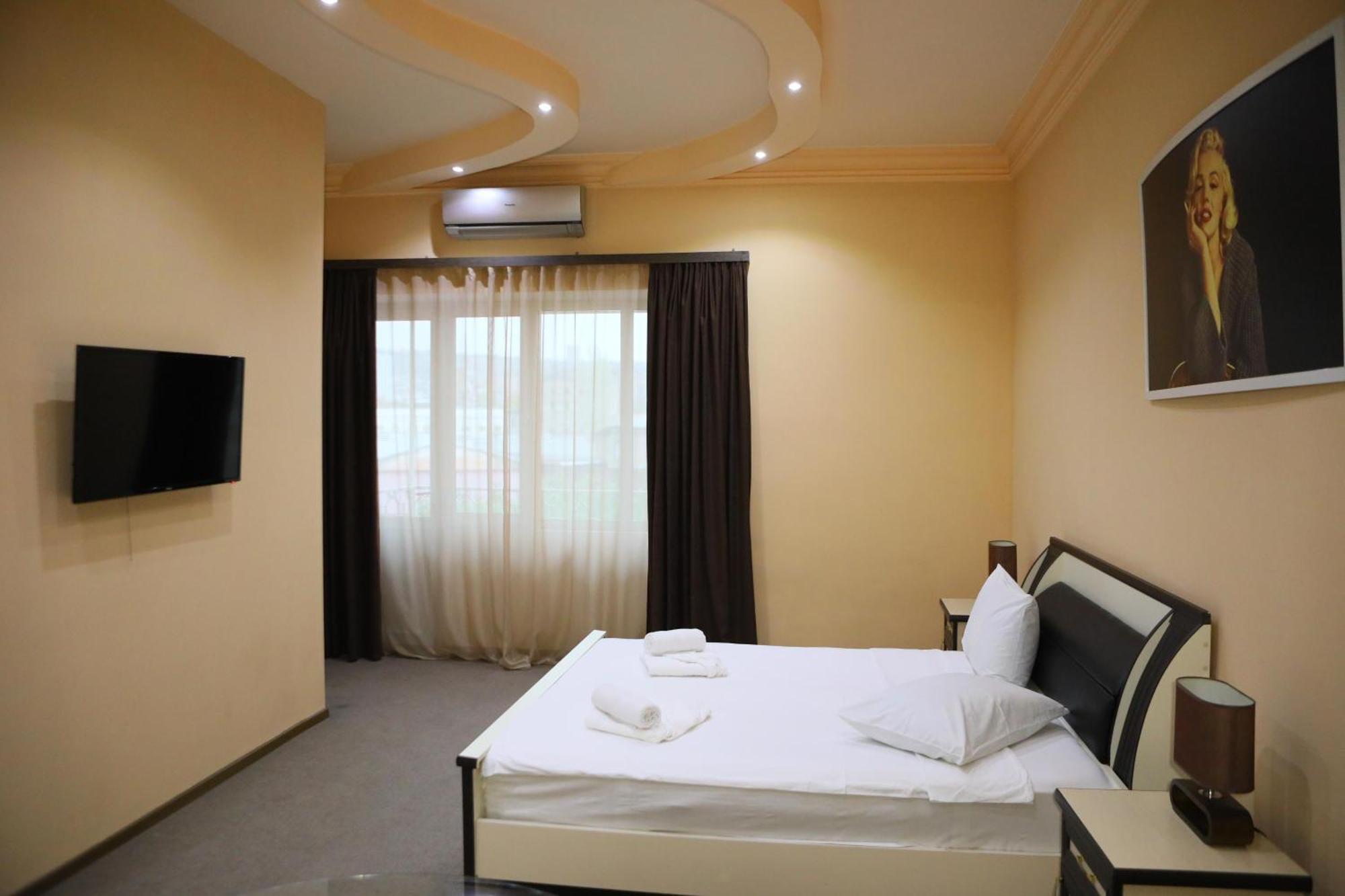 Elko Hotel Jerevan Buitenkant foto