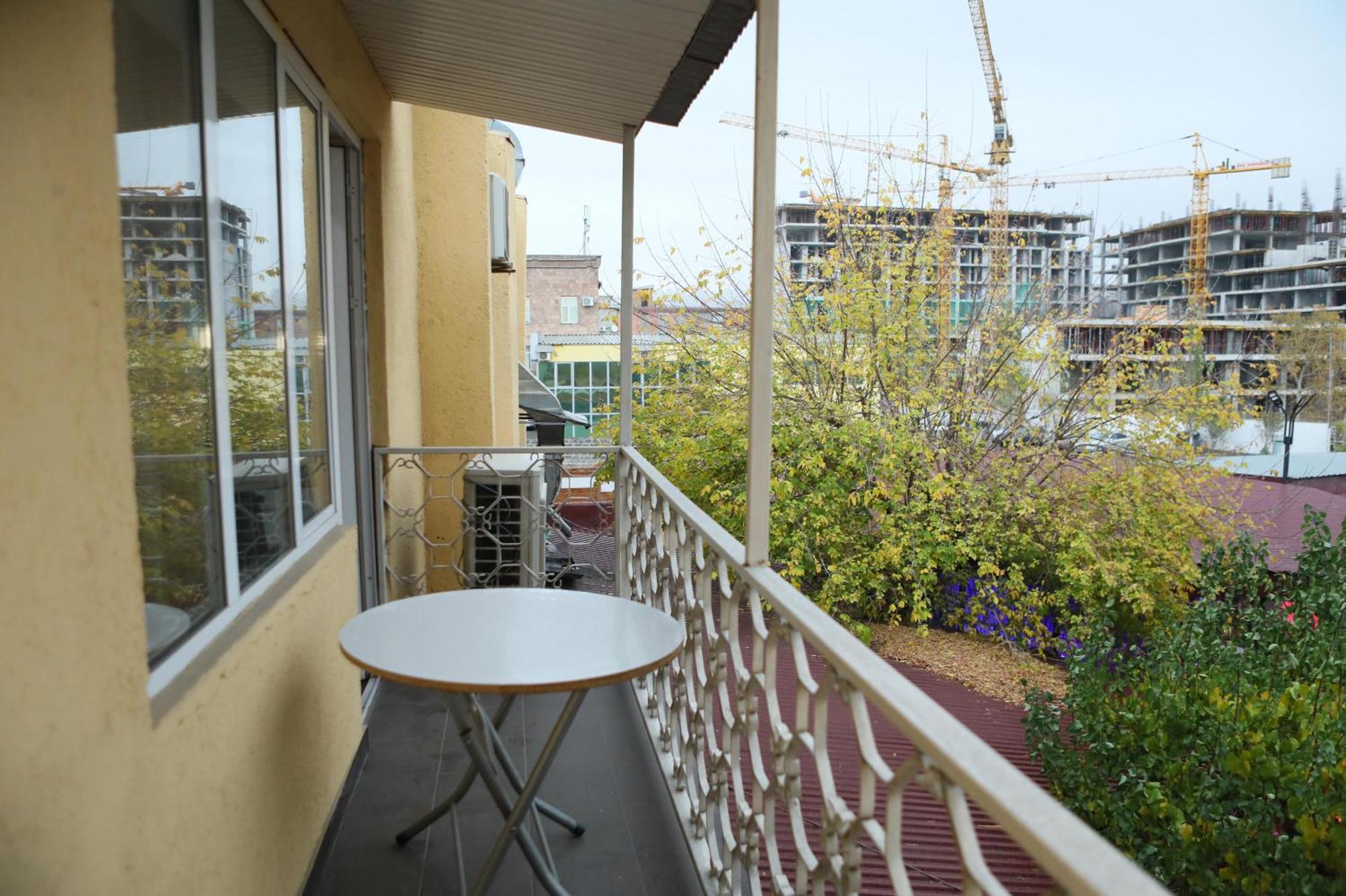 Elko Hotel Jerevan Buitenkant foto