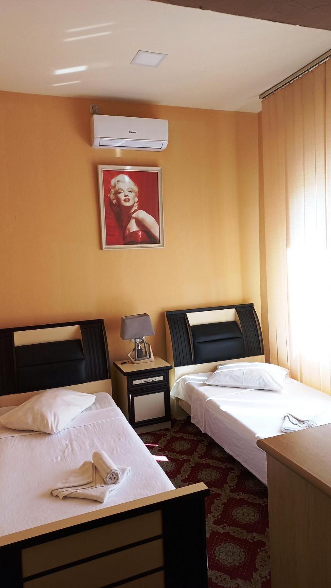 Elko Hotel Jerevan Buitenkant foto